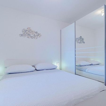 פריזבה Apartments By The Sea Cove Zaglav, Korcula - 12208 מראה חיצוני תמונה