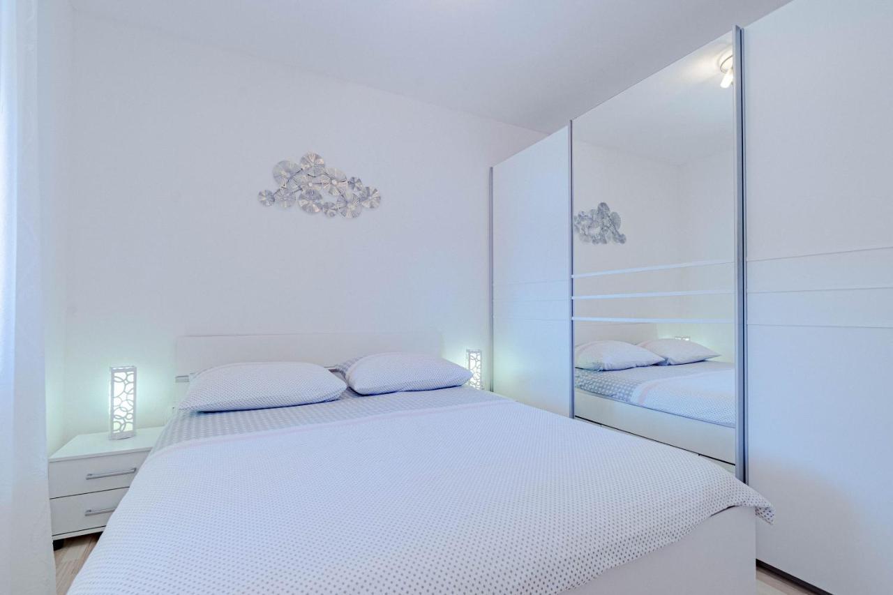 פריזבה Apartments By The Sea Cove Zaglav, Korcula - 12208 מראה חיצוני תמונה
